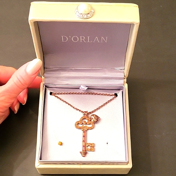 NEW 1928 Copper-tone/Bronze Key Necklace 🔑 Crystals, 18", Gift-Boxed! - Picture 7 of 10